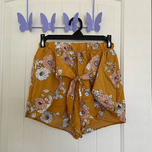 Charlotte Russe women’s floral pull on casual shorts‎ — small